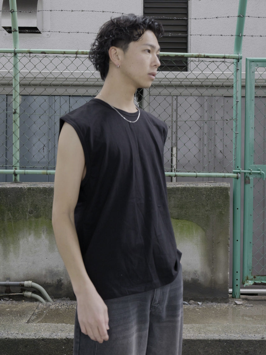 ノースリーブTシャツ