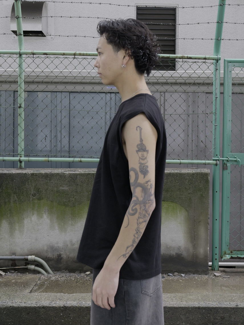 ノースリーブTシャツ