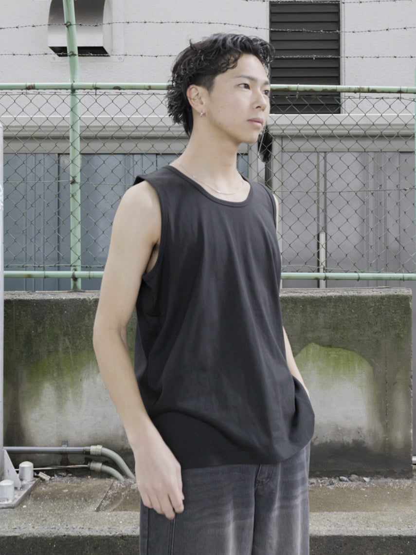 タンクトップ